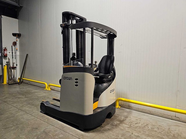 2018 crown esr 5240-14 reachtruck - afbeelding 3 van  21