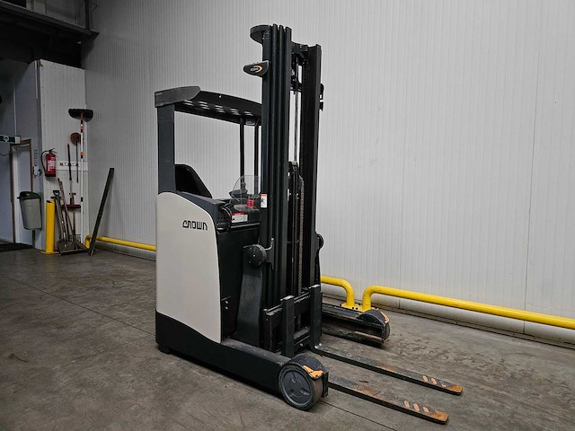 2018 crown esr 5240-14 reachtruck - afbeelding 7 van  21