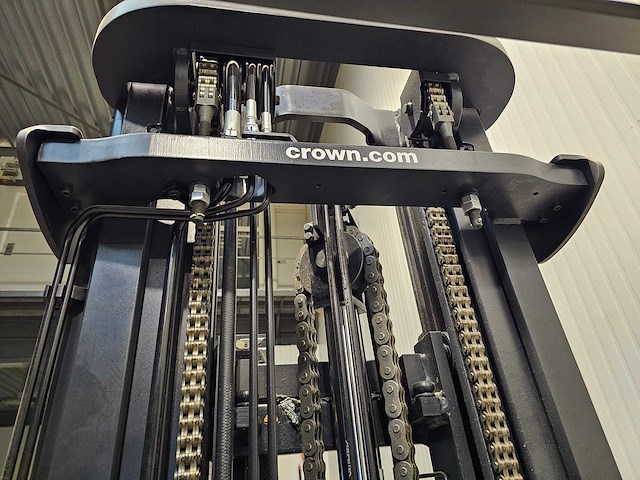 2018 crown esr 5240-14 reachtruck - afbeelding 8 van  21
