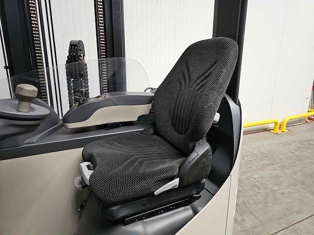 2018 crown esr 5240-14 reachtruck - afbeelding 13 van  25