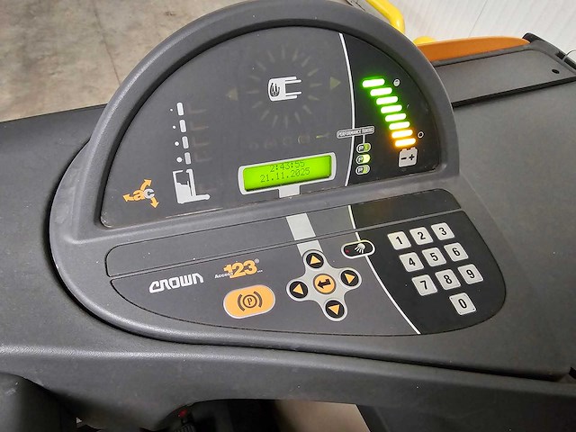 2018 crown esr 5240-14 reachtruck - afbeelding 15 van  25