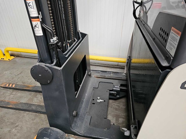 2018 crown esr 5240-14 reachtruck - afbeelding 20 van  25