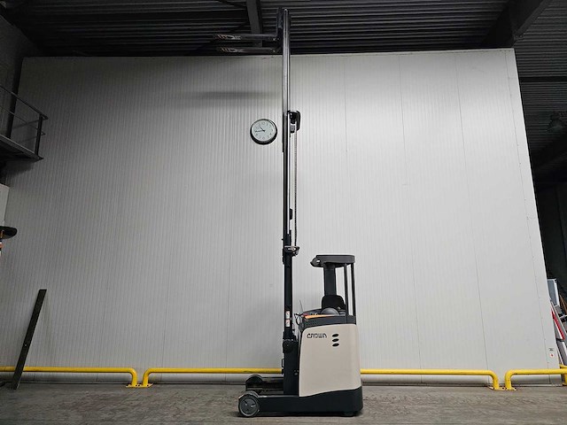 2018 crown esr 5240-14 reachtruck - afbeelding 22 van  25