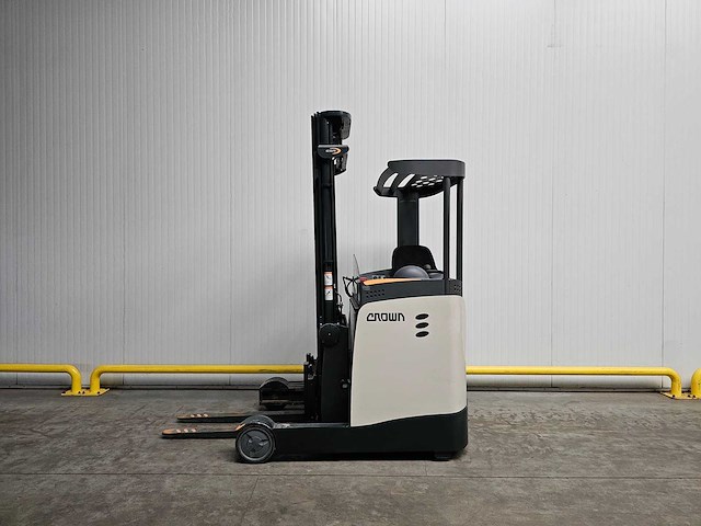2018 crown esr 5240-14 reachtruck - afbeelding 2 van  25