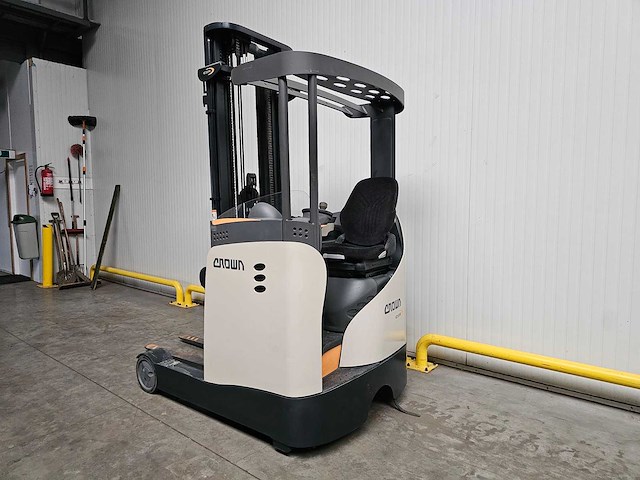 2018 crown esr 5240-14 reachtruck - afbeelding 3 van  25