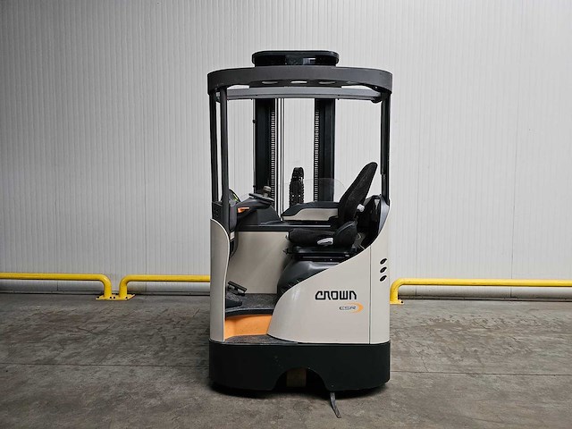 2018 crown esr 5240-14 reachtruck - afbeelding 4 van  25