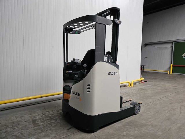2018 crown esr 5240-14 reachtruck - afbeelding 5 van  25
