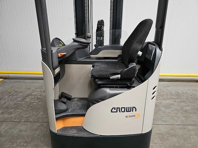 2018 crown esr 5240-14 reachtruck - afbeelding 16 van  24