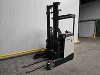 2018 crown esr 5240-14 reachtruck - afbeelding 1 van  24