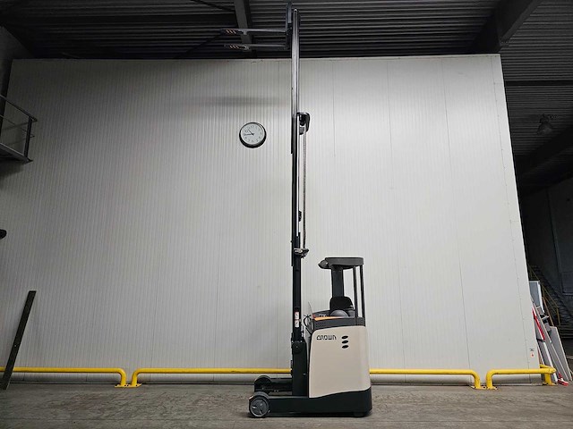 2018 crown esr 5240-14 reachtruck - afbeelding 21 van  24