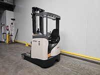 2018 crown esr 5240-14 reachtruck - afbeelding 3 van  24