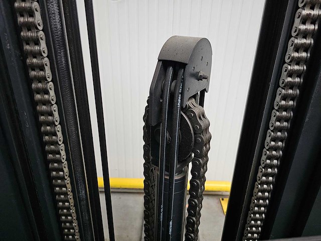 2018 crown esr 5240-14 reachtruck - afbeelding 11 van  26