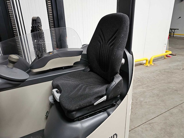 2018 crown esr 5240-14 reachtruck - afbeelding 13 van  26