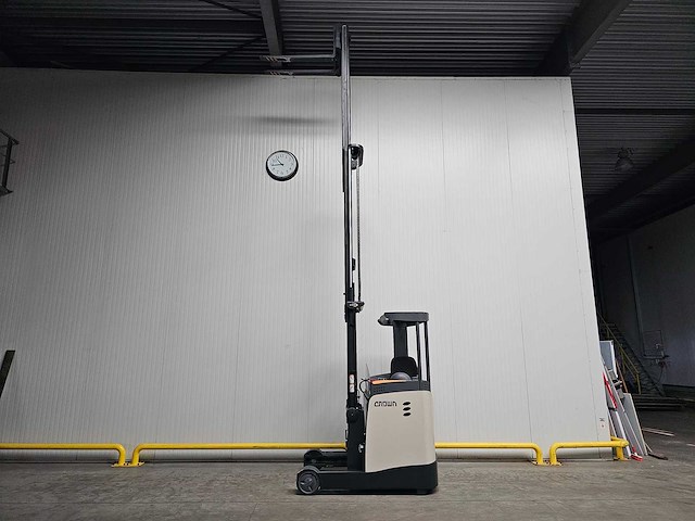 2018 crown esr 5240-14 reachtruck - afbeelding 23 van  26