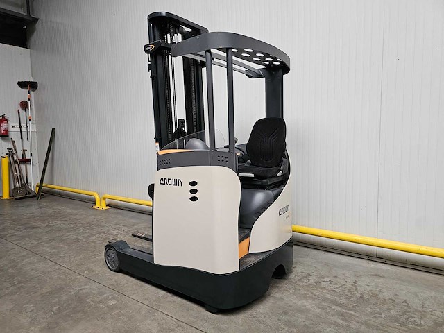 2018 crown esr 5240-14 reachtruck - afbeelding 3 van  26