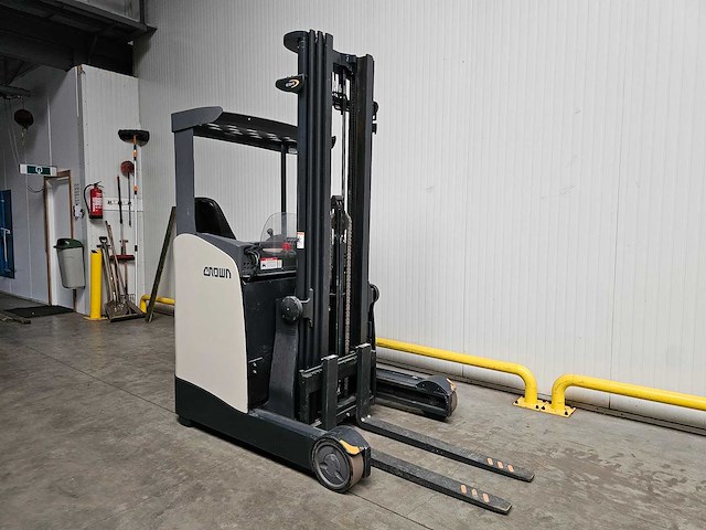 2018 crown esr 5240-14 reachtruck - afbeelding 7 van  26