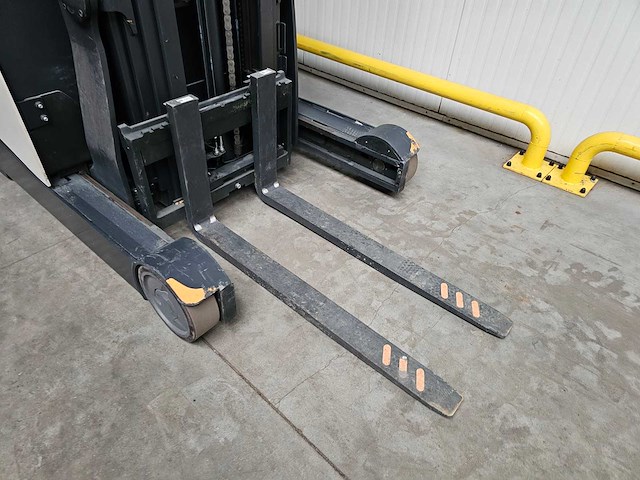 2018 crown esr 5240-14 reachtruck - afbeelding 8 van  26