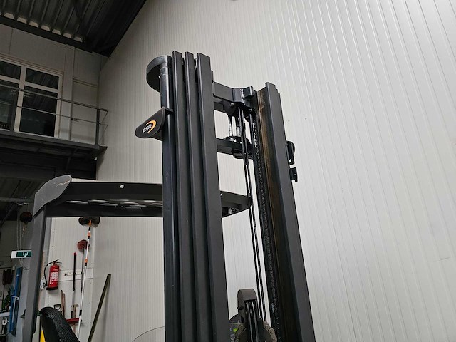 2018 crown esr 5240-14 reachtruck - afbeelding 10 van  27