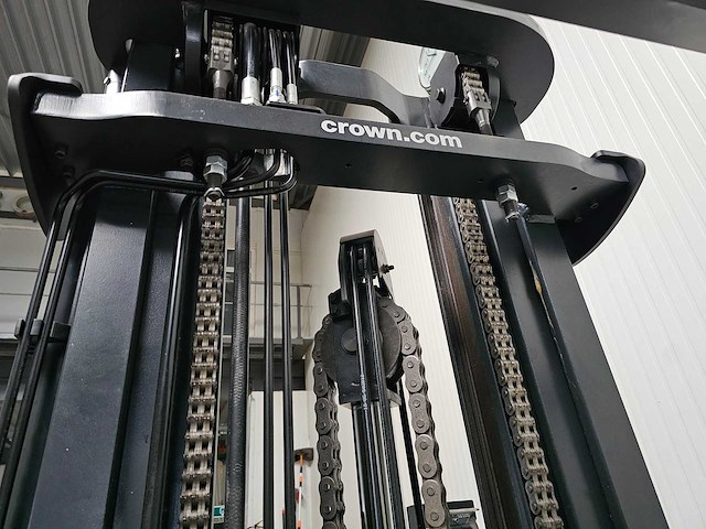 2018 crown esr 5240-14 reachtruck - afbeelding 11 van  27