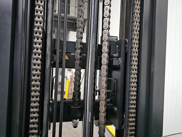 2018 crown esr 5240-14 reachtruck - afbeelding 12 van  27