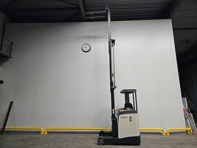 2018 crown esr 5240-14 reachtruck - afbeelding 24 van  27