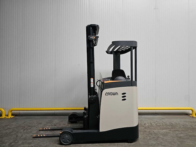 2018 crown esr 5240-14 reachtruck - afbeelding 2 van  27