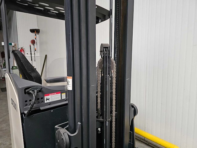 2018 crown esr 5240-14 reachtruck - afbeelding 9 van  27