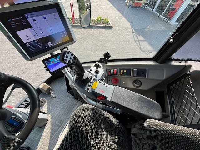 2018 dammann dt2800 zelfrijdende veldspuit met dtp7033 – 7.000 liter – 33 meter - afbeelding 9 van  46