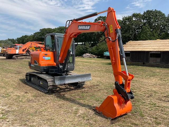 2018 doosan dx55-9c midigraafmachine - afbeelding 18 van  21