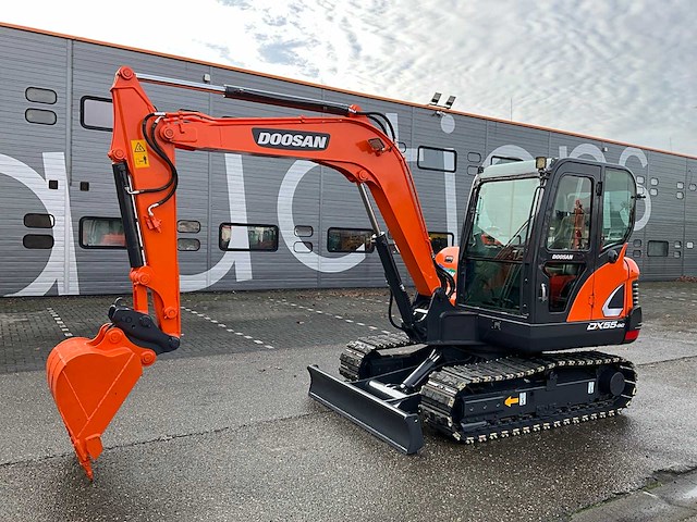2018 doosan dx55-9c midigraafmachine - afbeelding 1 van  31