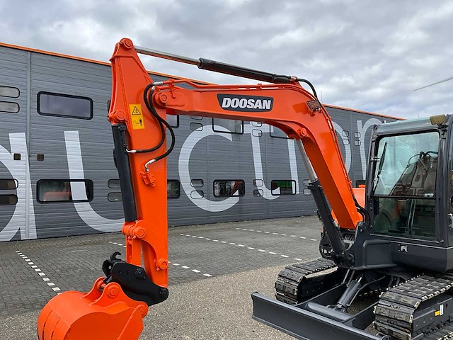 2018 doosan dx55-9c midigraafmachine - afbeelding 8 van  32