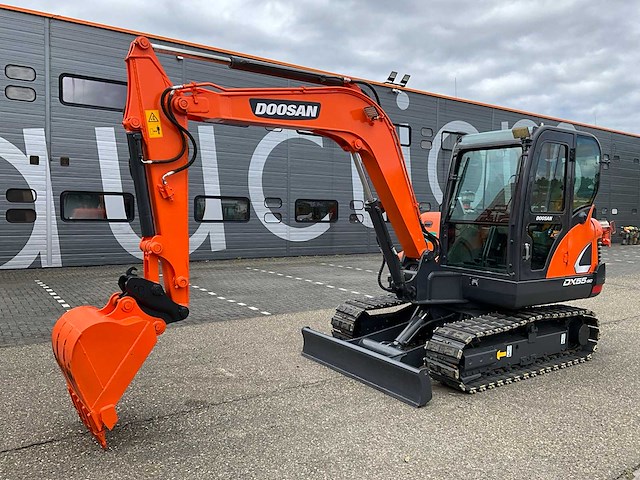 2018 doosan dx55-9c midigraafmachine - afbeelding 1 van  32