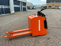 2018 doosan led 20 mp elektrische palletwagen - afbeelding 1 van  9