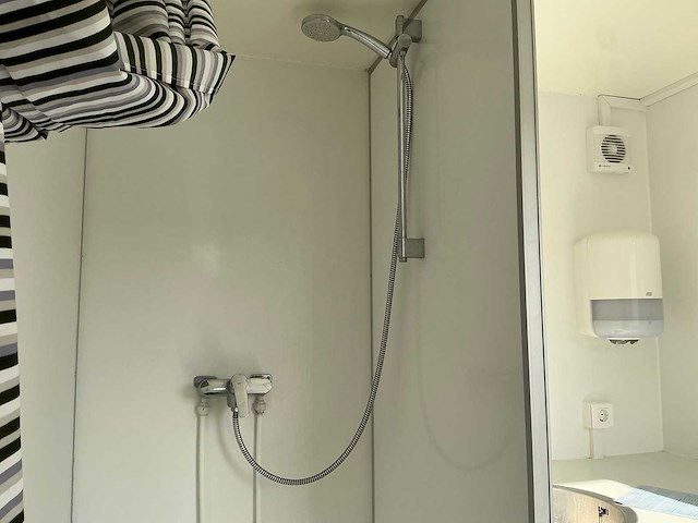 2018 easywagen 660 douchewagen met 3 doucheruimtes - afbeelding 34 van  62