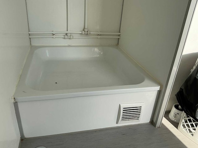 2018 easywagen 660 douchewagen met 3 doucheruimtes - afbeelding 35 van  62