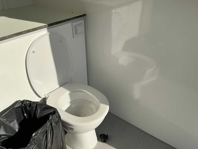 2018 easywagen 660 douchewagen met 3 doucheruimtes - afbeelding 37 van  62