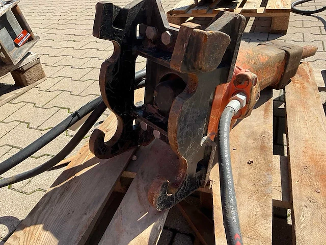 2018 epiroc sb102 hydraulische sloophamer - afbeelding 4 van  6