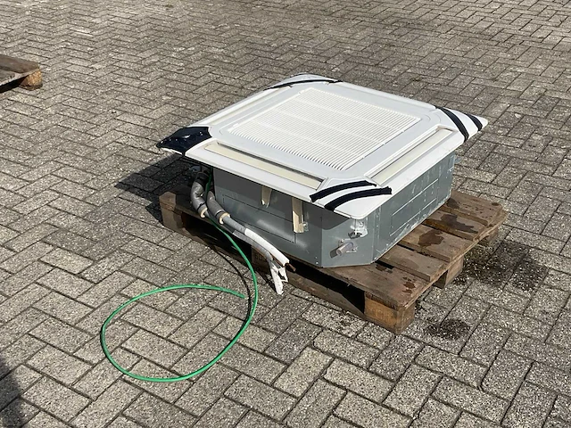 2018 fujitsu auhg54lrla plafond inbouw cassette-airconditioning - afbeelding 1 van  8