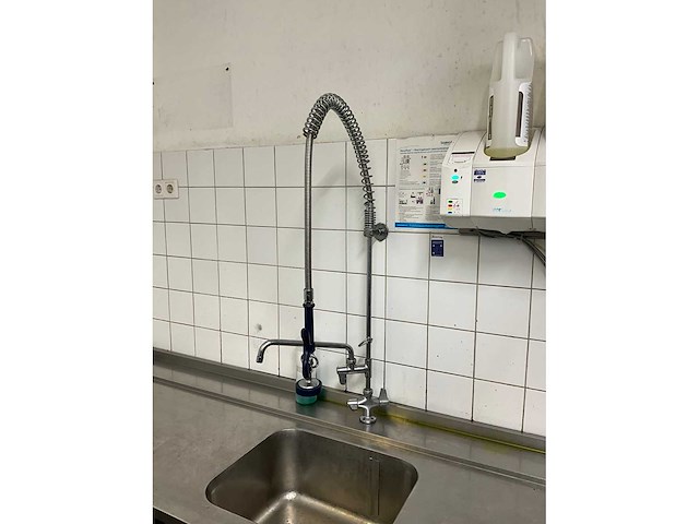 2018 hobart premax aupt-10a vaatwasmachine met aan en afvoertafel - afbeelding 13 van  16
