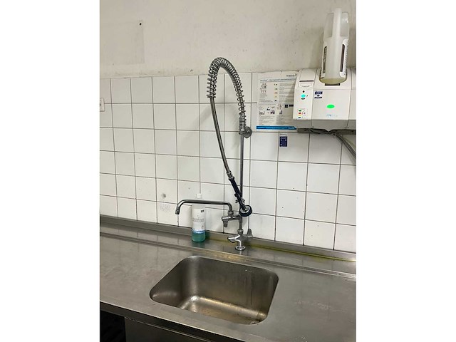 2018 hobart premax aupt-10a vaatwasmachine met aan en afvoertafel - afbeelding 15 van  16