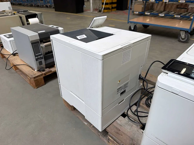 2018 hp m608 multifunctionele laserprinter - afbeelding 3 van  4