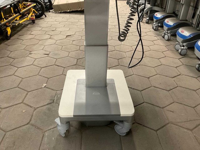 2018 humanscale hospital cart computer monitor - afbeelding 5 van  10