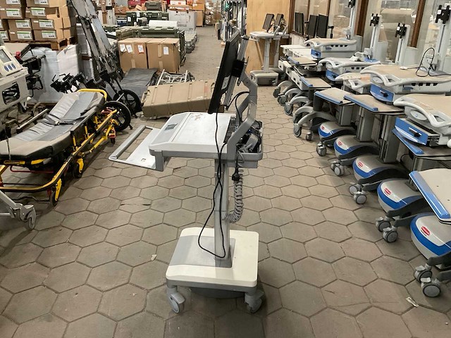 2018 humanscale hospital cart computer monitor - afbeelding 6 van  10