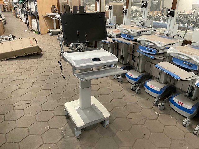 2018 humanscale hospital cart computer monitor - afbeelding 1 van  12