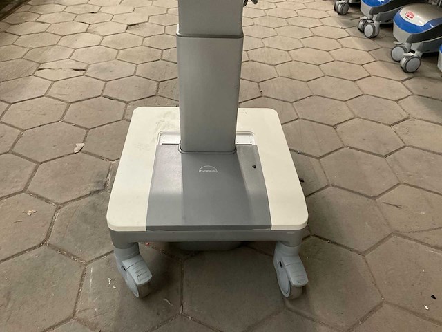 2018 humanscale hospital cart computer monitor - afbeelding 8 van  12