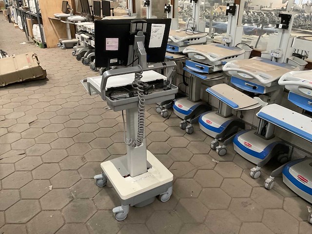 2018 humanscale hospital cart computer monitor - afbeelding 9 van  12