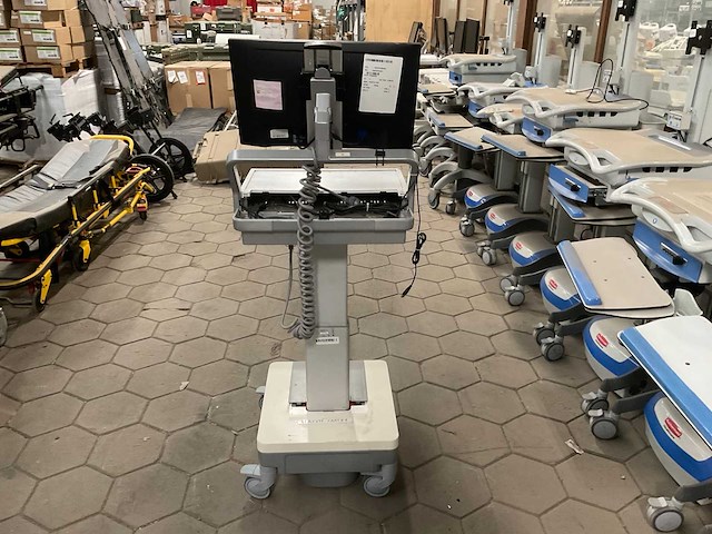 2018 humanscale hospital cart computer monitor - afbeelding 10 van  12