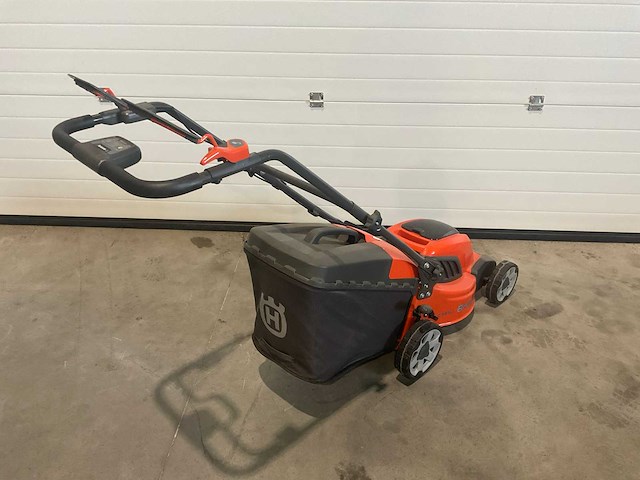 2018 husqvarna lc 141li accu grasmaaier, “body” - afbeelding 3 van  6