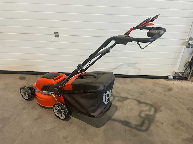 2018 husqvarna lc 141vli accu grasmaaier, “body” - afbeelding 2 van  6