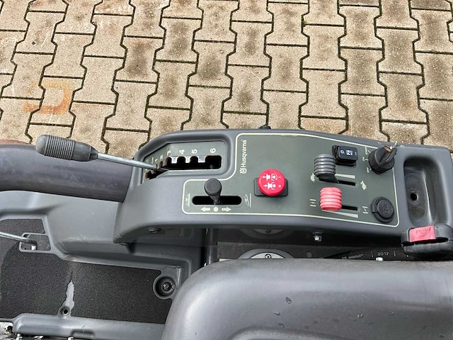 2018 husqvarna p524 gazonmaaier / zitmaaier - afbeelding 16 van  17